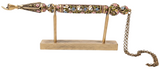 Yad de metal dourado com flores